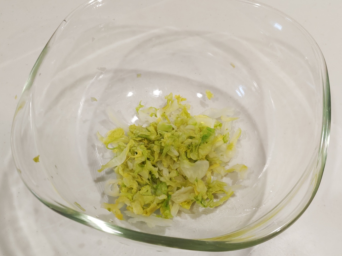加熱して水気を絞ったキャベツ